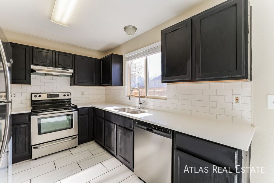 Building Photo - 5083 Helena Ct