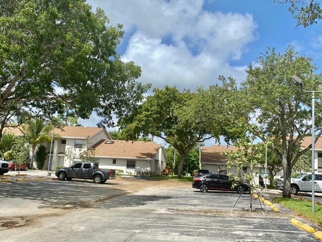 Building Photo - 5330 Elmhurst Rd