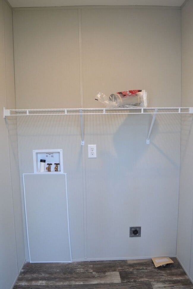 Building Photo - 121 Garlington Cir