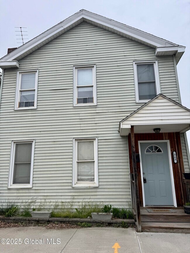 Primary Photo - 363 1st St