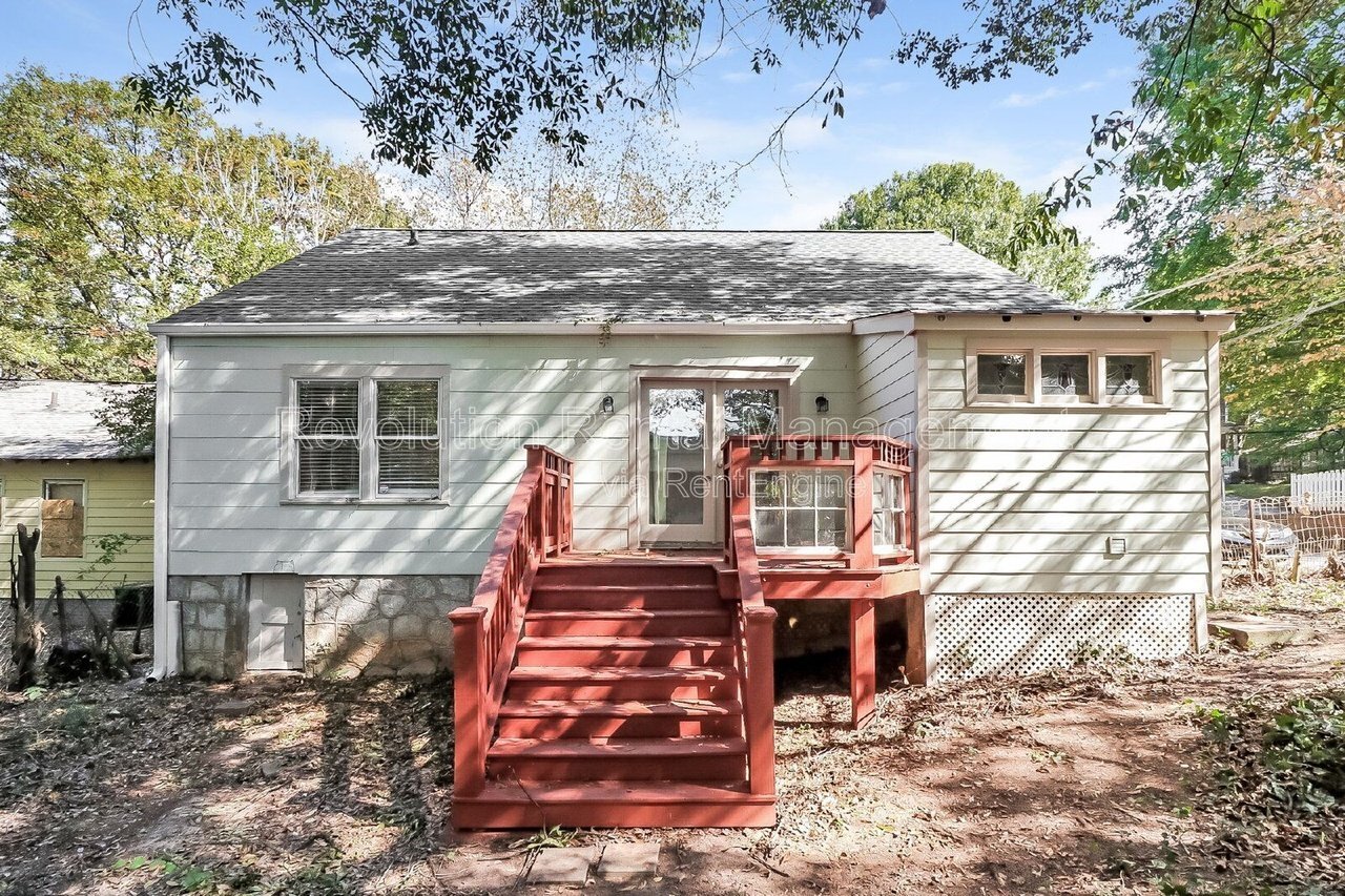 Building Photo - 370 Haas Ave SE