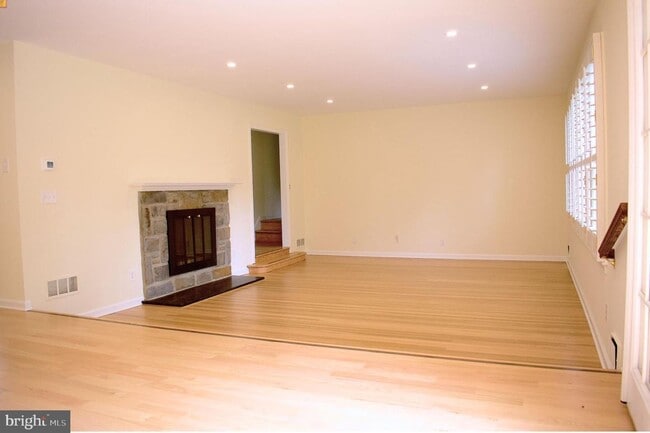 Building Photo - 414 Warren Rd