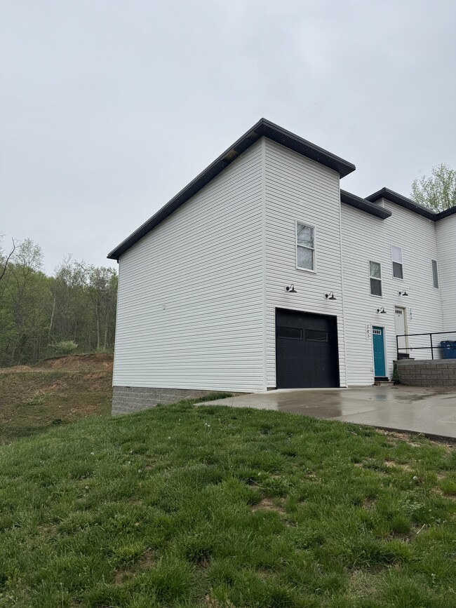 Building Photo - 241 Berry Ln