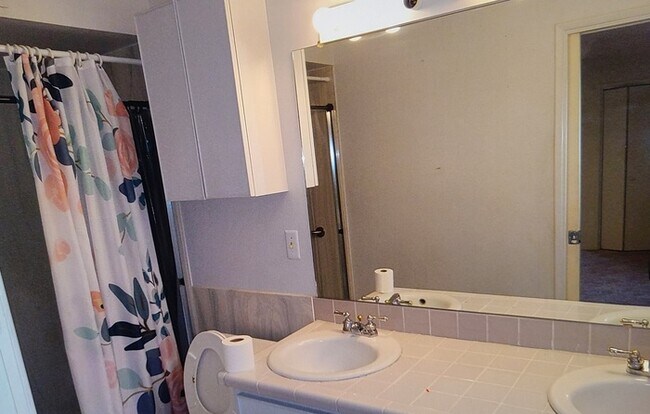 Building Photo - Beautiful 3bedroom 2 bathroom