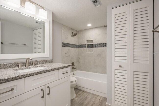 Building Photo - 6035 Sea Ranch Dr