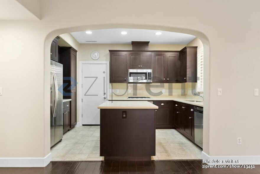 Building Photo - 467 Crab Apple Terrace