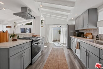 Building Photo - 6440 Rhea Ave