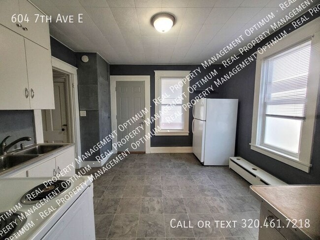 Building Photo - 604 7th Ave E