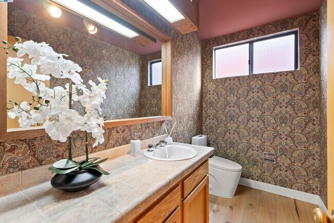 Building Photo - 6425 Zinn Dr