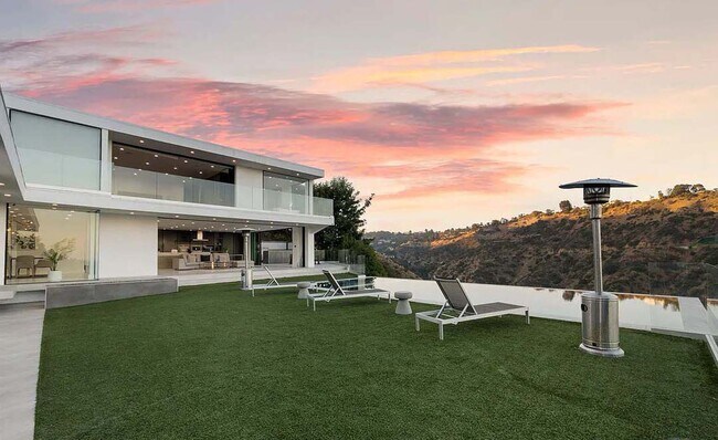 Building Photo - 2110 Hercules Dr