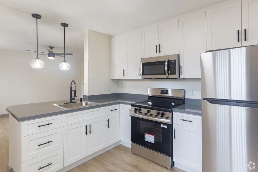 1BR, 1BA - 610SF - Kitchen - Plum Street Garden Apartments 501 Plum St Capitola, CA 95010