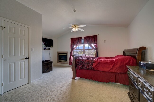 Building Photo - $2222 | 3BR/3BA | Pueblo West Gem!