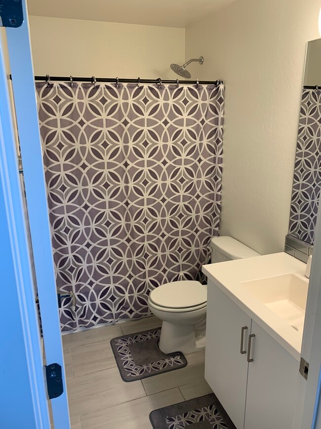 Building Photo - 2342 E Hidalgo Ave