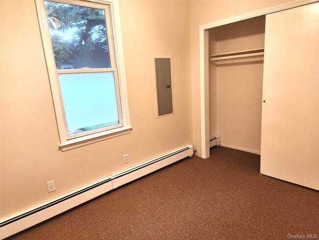 Building Photo - 807 Meadow Rd