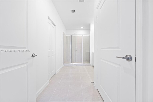 Building Photo - 2442 SE 30th St