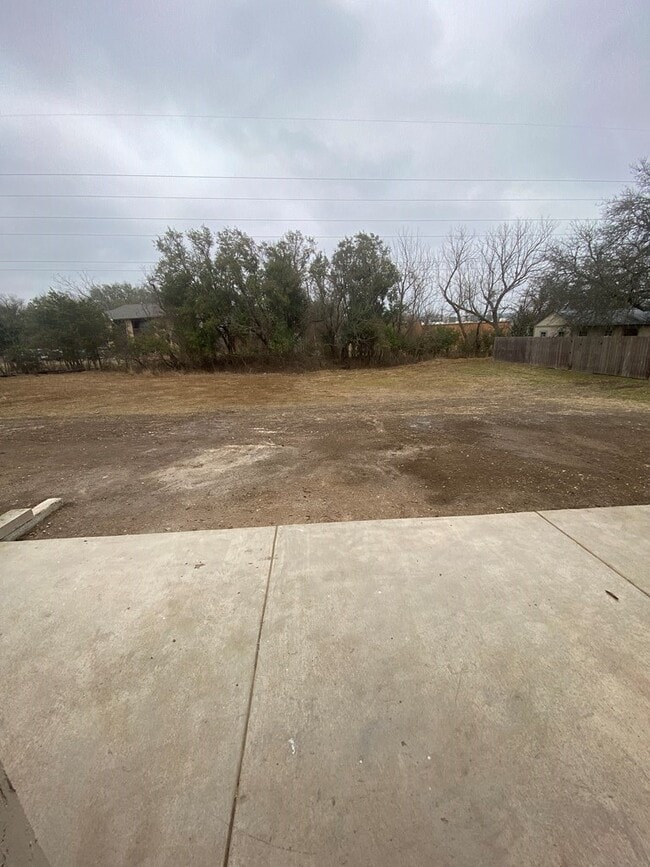 Building Photo - 518 Peterson Dr