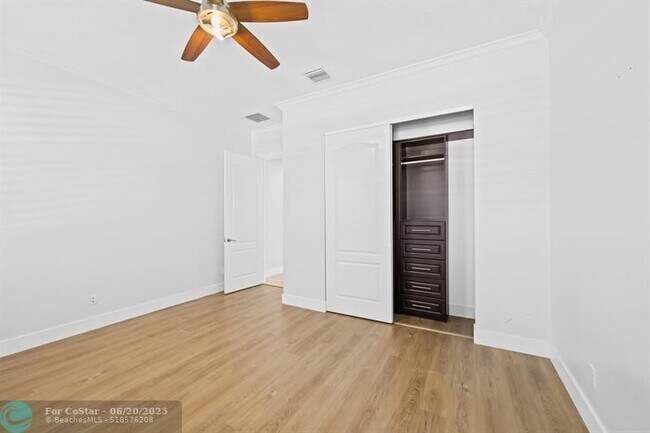 Building Photo - 6412 SW 55th Pl