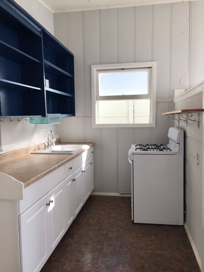 Building Photo - Silver Strand Beach - One bedroom, one bat...