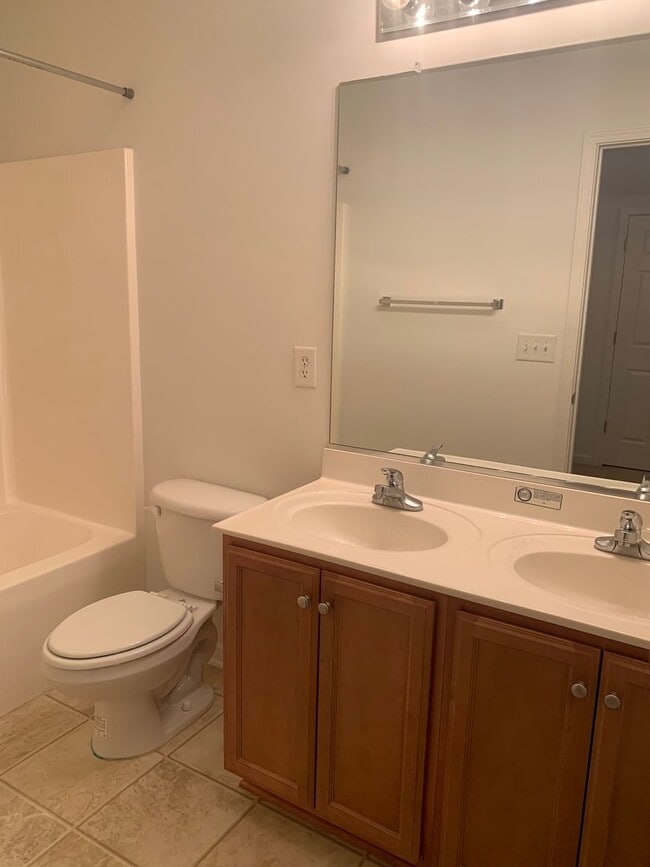 Building Photo - 3 Bedroom Rental on Cul-De-Sac!