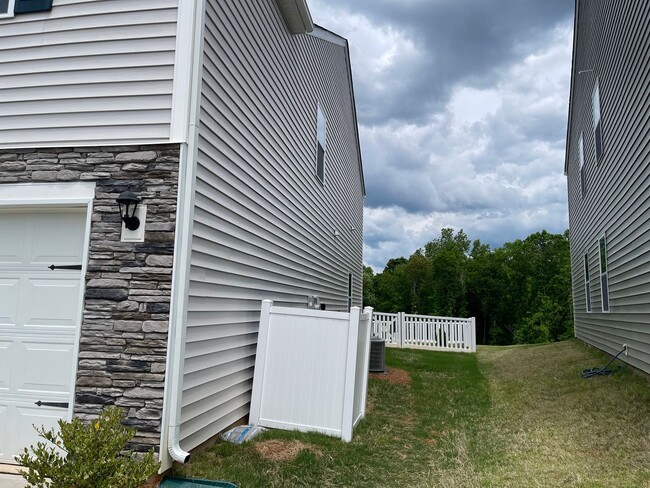 Building Photo - New Construction 4BR 2.5BA | The Falls at ...