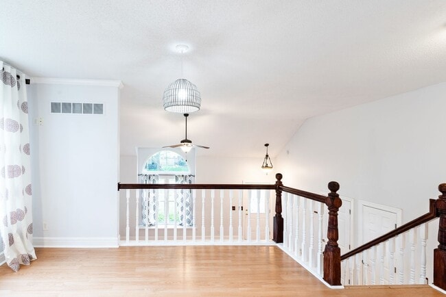 Building Photo - 4 Bed home in Olathe- Quick access to I-35