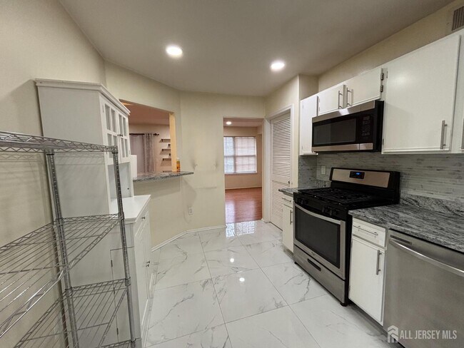 Building Photo - 1301 Plymouth Rd