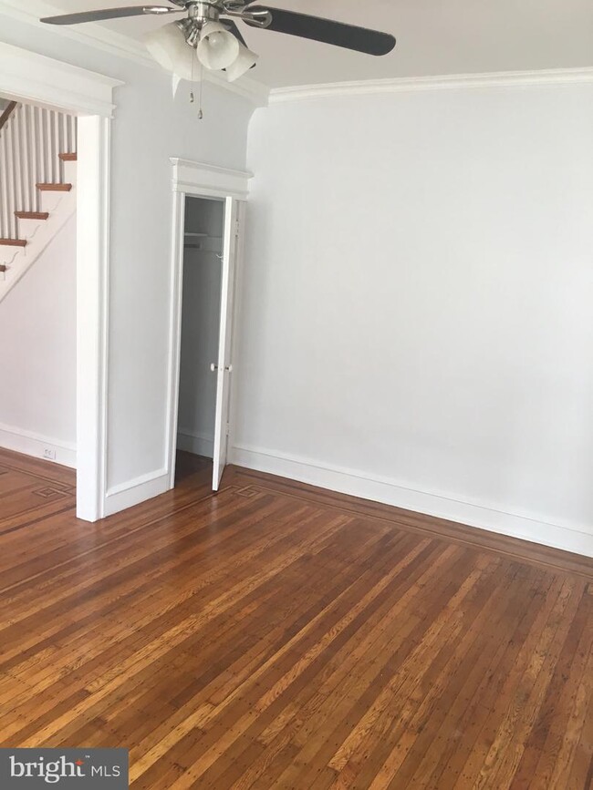 Building Photo - 5444 Addison St