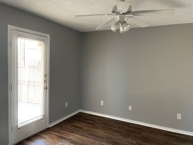 Building Photo - 2330 78th St