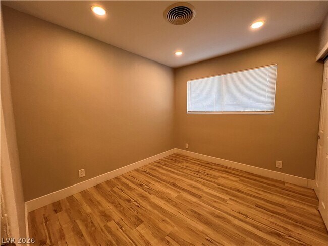 Building Photo - 2624 E Brady Ave