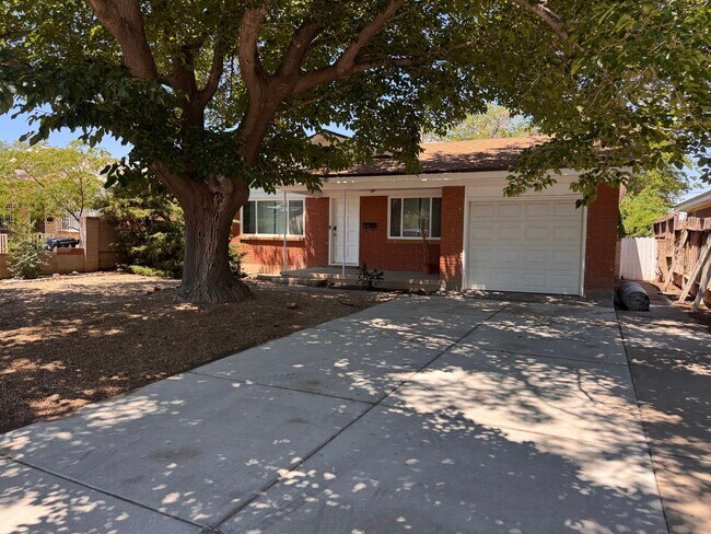 Building Photo - Beautiful 3 bedroom 2 bath home.