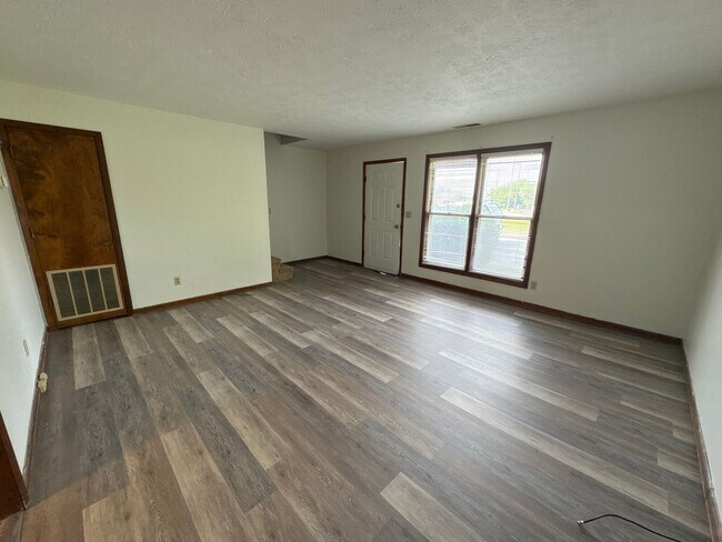 Building Photo - Lakeview Drive