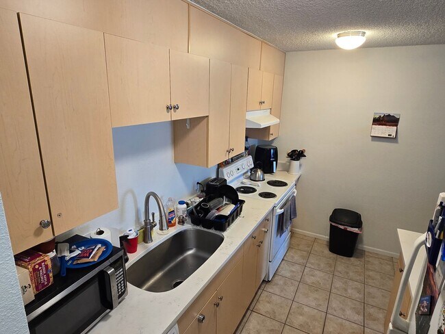 Building Photo - Charming 1-Bedroom Condo in the Heart of Denver's University Neighborhood