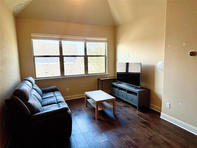 Building Photo - 15313 Bandon Dr