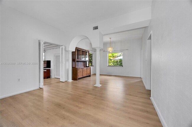 Building Photo - 5971 SW 48th St