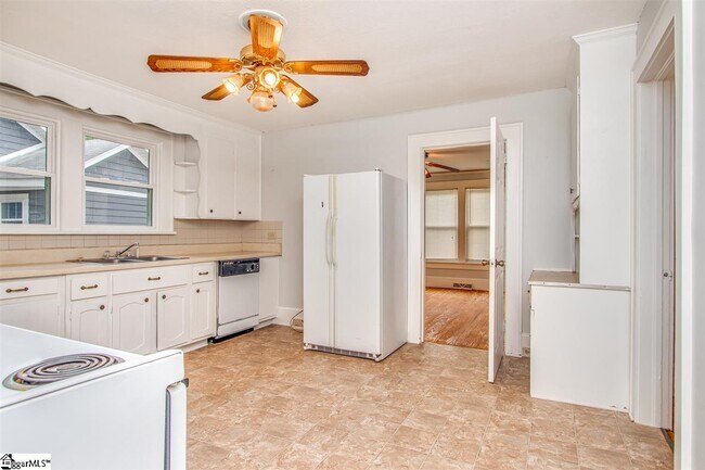 Building Photo - 1121 Locust Hill Rd