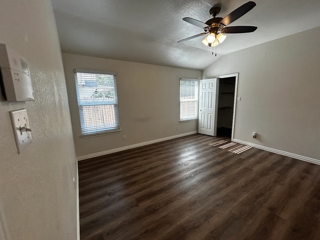Building Photo - Move-In Ready 3BR/2BA in Round Rock - Enjo...