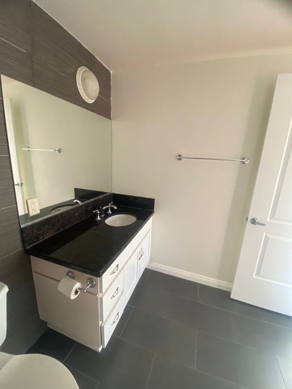 Building Photo - 332 S Virgil Ave