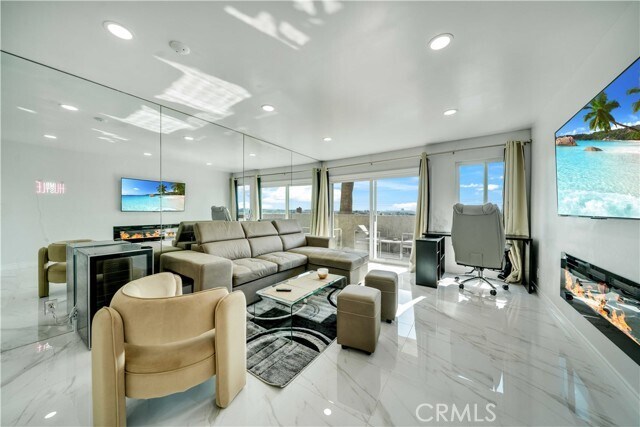 Building Photo - 8400 De Longpre Ave