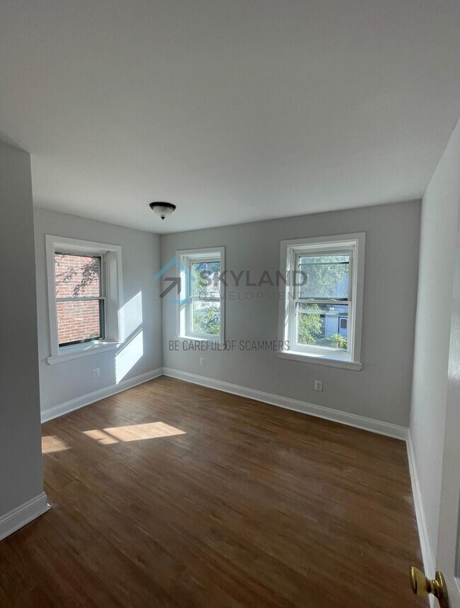 Building Photo - 1519 N 60th St