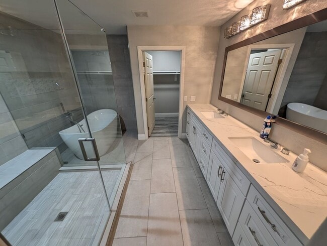 Building Photo - 11005 Salford Dr