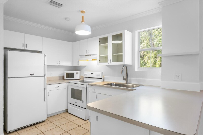 Building Photo - 2850 Coconut Ave