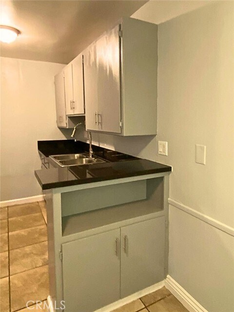 Building Photo - 811 Orchid Ct
