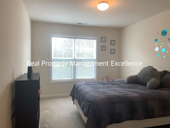 Building Photo - Beautiful 3 Bedroom Townhome in Raleigh ne...