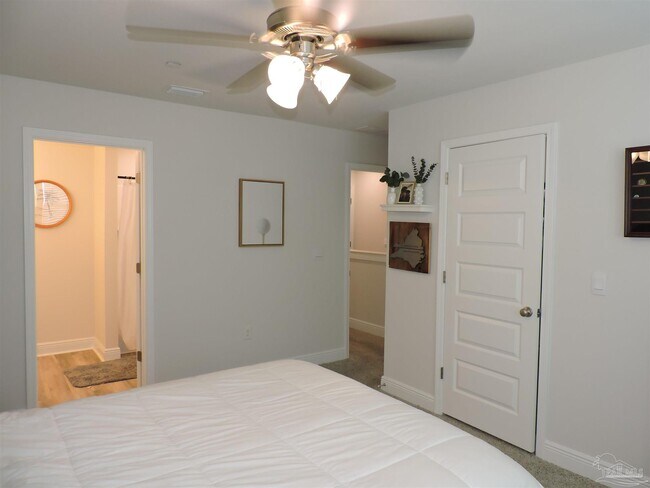 Building Photo - 7170 Village Ln