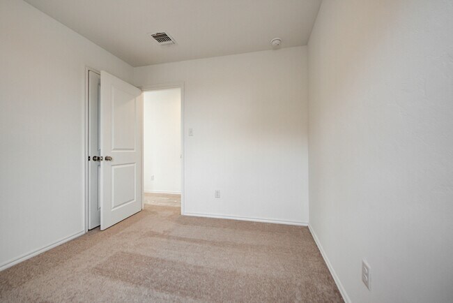 Building Photo - 2011 Delphine Dr