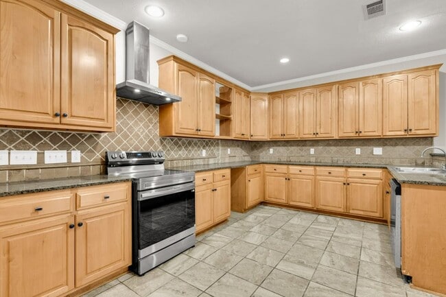 Building Photo - Renovated 4 bedroom 2 Bath Home for Rent!