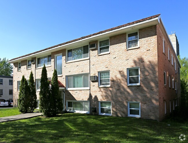 Building Photo - 700 Como Ave