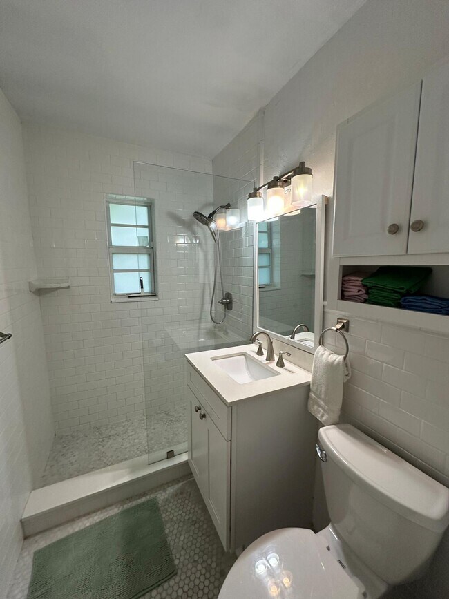 Building Photo - 442 38th St