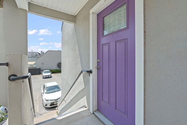 Building Photo - 935 La Posada Dr