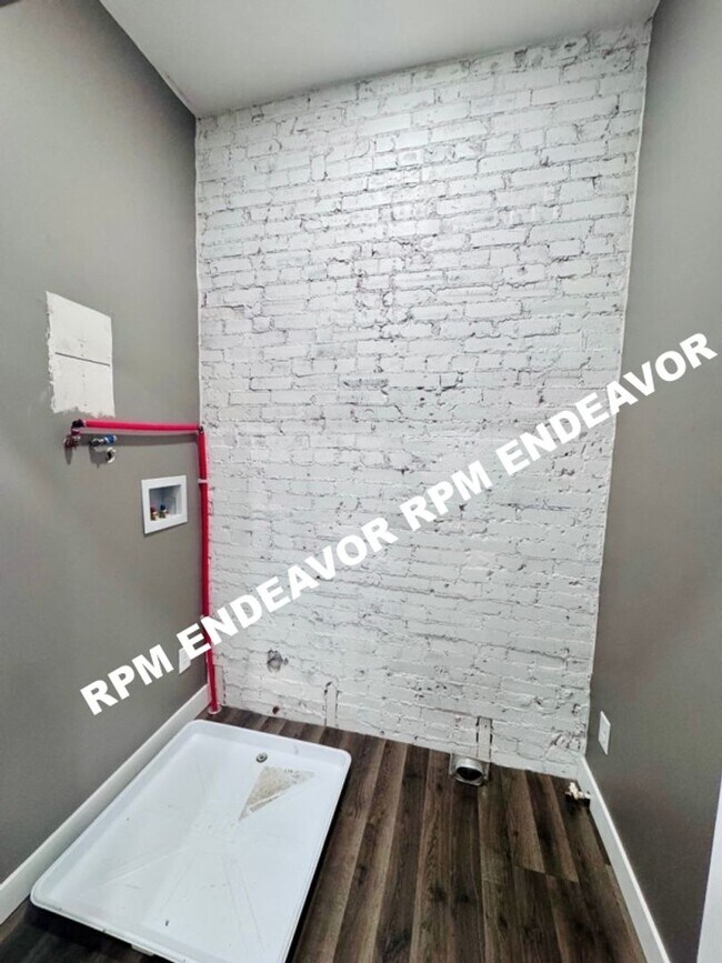 Building Photo - 3230 Pulaski St